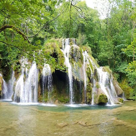 Вилла Au Bord De Seille Nevy-Sur-Seille Экстерьер фото